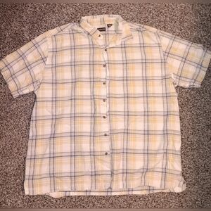 Men's Casual button is down Shirt